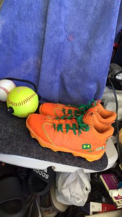 Under Armour Harper youth baseball or softball cleats size 3Y