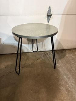 Foldable outdoor side table