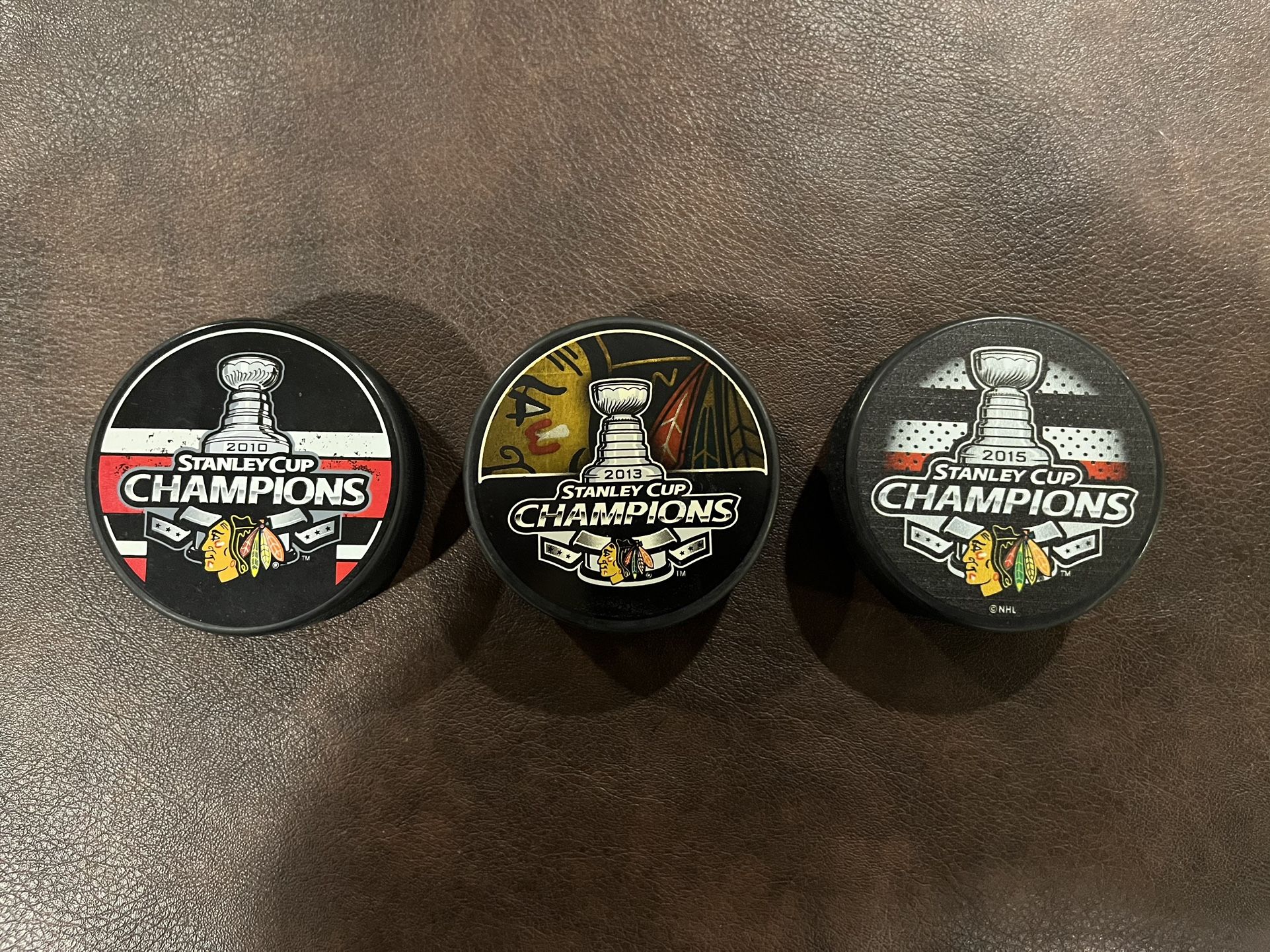 Blackhawks Commemorative Stanley Cup Hockey Pucls
