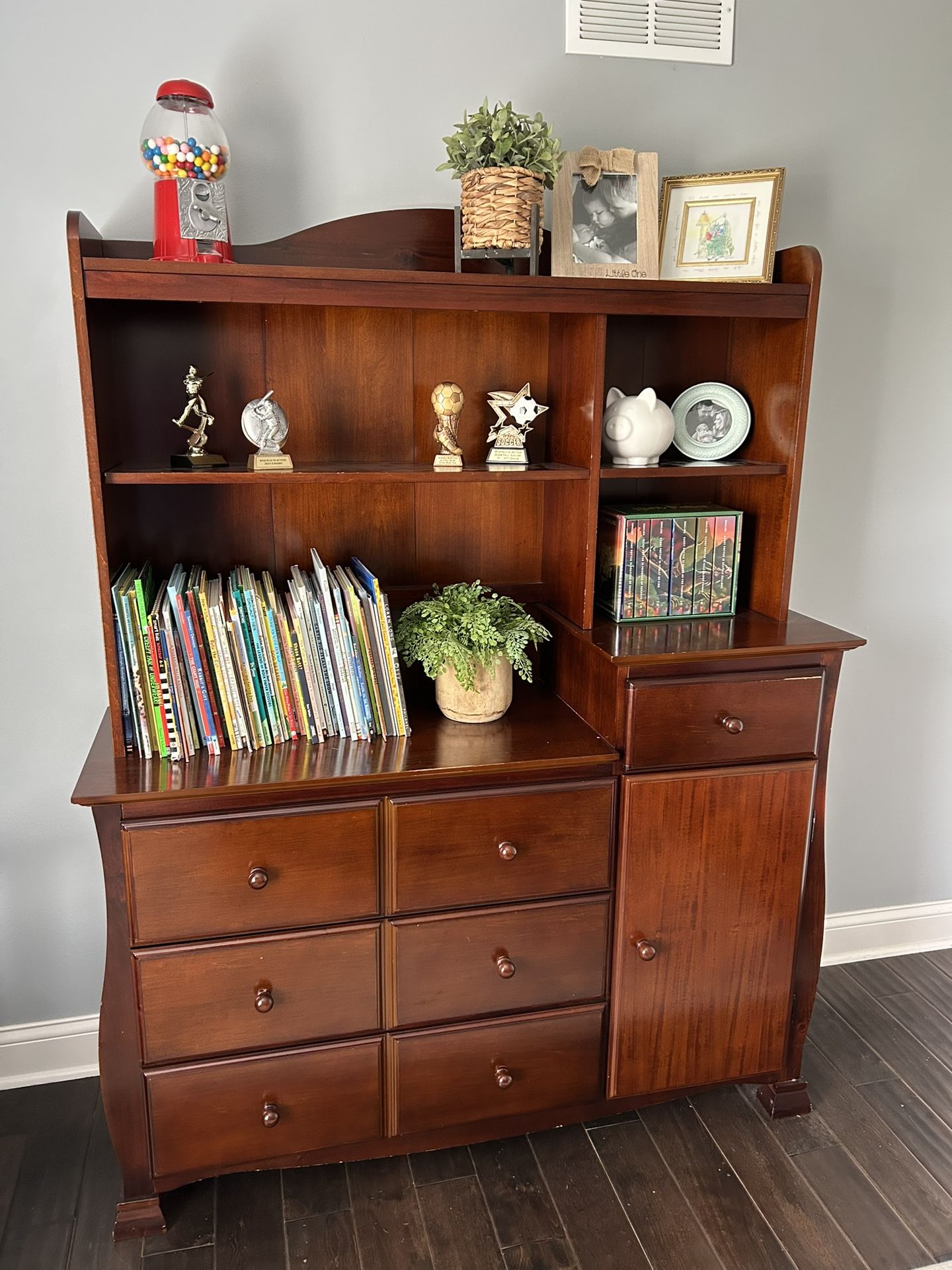 Armoire/changing Table