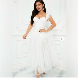 Medium white tulle dress