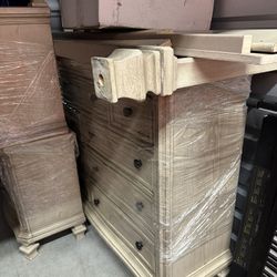 Queen Bed Set - Ashely Furniture