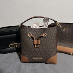 Micheal Kors Purse 