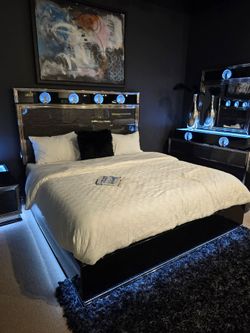 Brand new Lune 4 pc Queen Bedroom Collection!