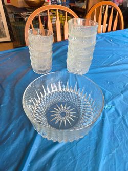 13 piece glass bowl set, comes with 1 large bowl 6 small bowls and 6 medium size bowls