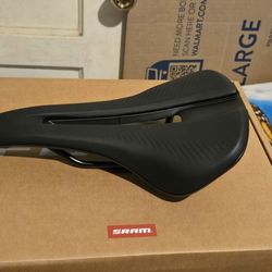 *** GIANT GRIT SL SADDLE w/SADDLE BAG***