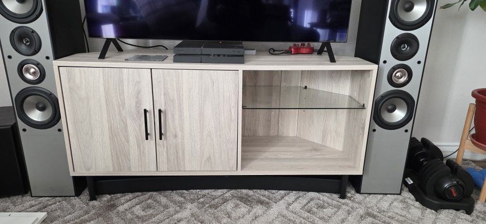 TV/Etertainment Stand