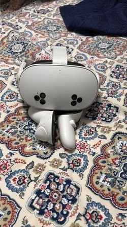 Meta Quest 3S VR Headset with Controllers