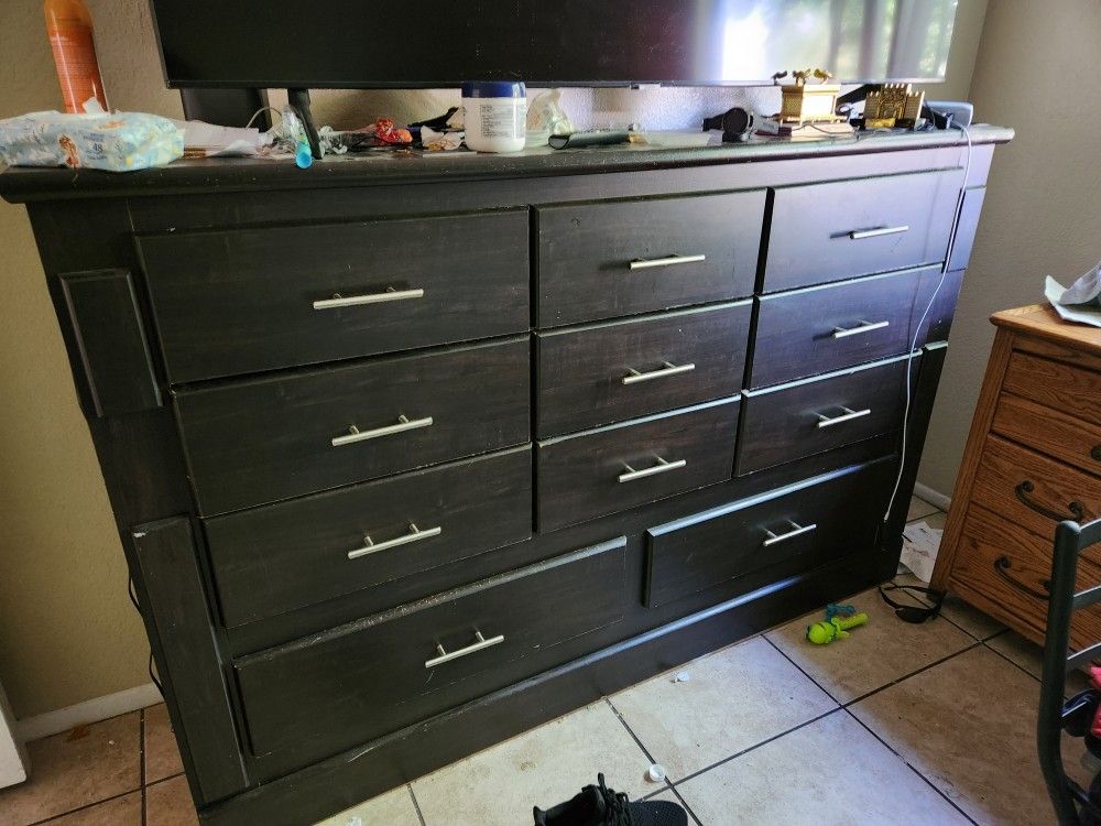 Dresser