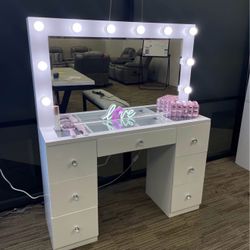 New Seven Drawer Hollywood Vanity- Perfect 🎁 For Mother’s Day