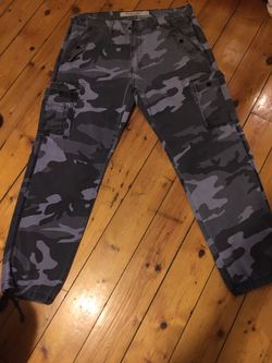 black camo cargo pants waist 36 -32