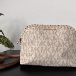 Michael Kors Signature Logo Dome Crossbody – Vanilla/Cream w Gold Stud Details