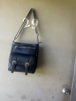 Tengo una bolsa nueva de mujer y una café