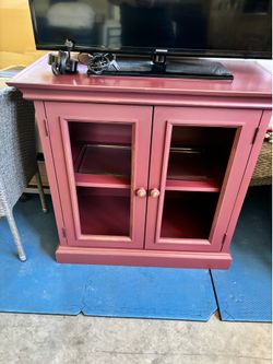 Solid wood cabinet with glass