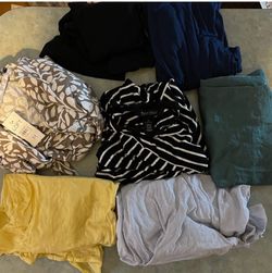 Women’s Size M Mystery Clothing Box – 7+ Name Brand Items!
