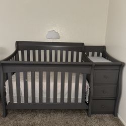Baby Crib With Changing Table And Storage