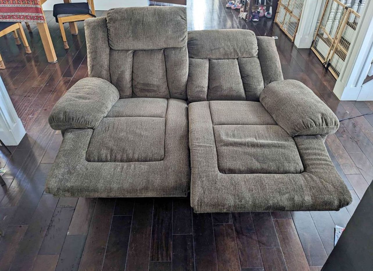 ( Delivery Available) Electric Recliner Couch