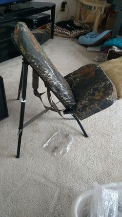 Mossy oak sitting hawk hunting chair for Sale in Ashtabula OH OfferUp
