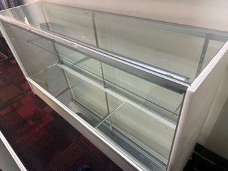 Free gratis  display case with light  glass shelf
