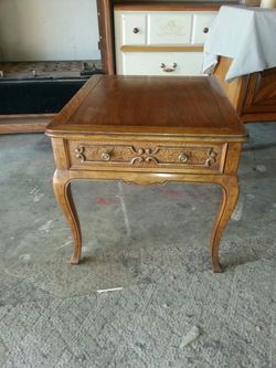 Table/ Nightstand or End Table (1)