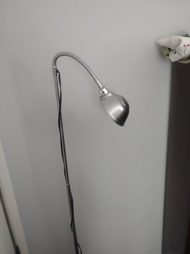 Metal Standing Flexible Lamp