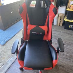 Gaming Chair (PICK UP ONLY) 