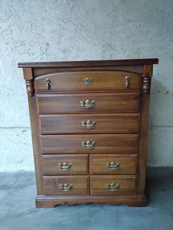 FIVE DRAWERS DRESSER