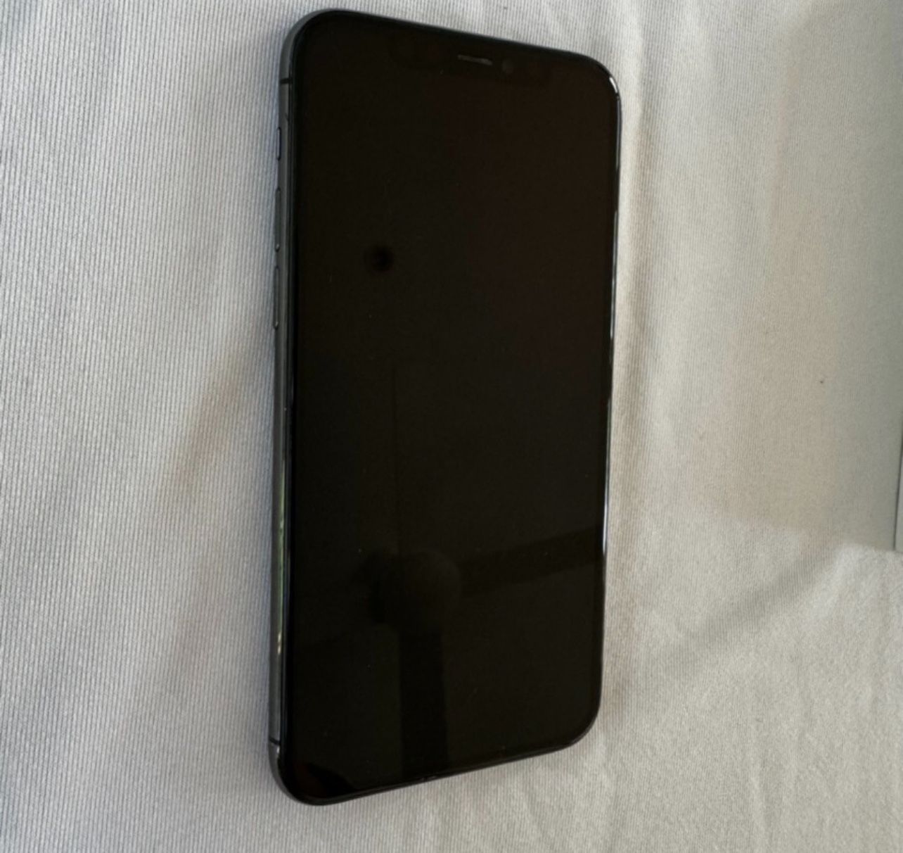 Apple iPhone 11 - 64GB - Black (Unlocked) A2221 + Box – Back Glass Crack