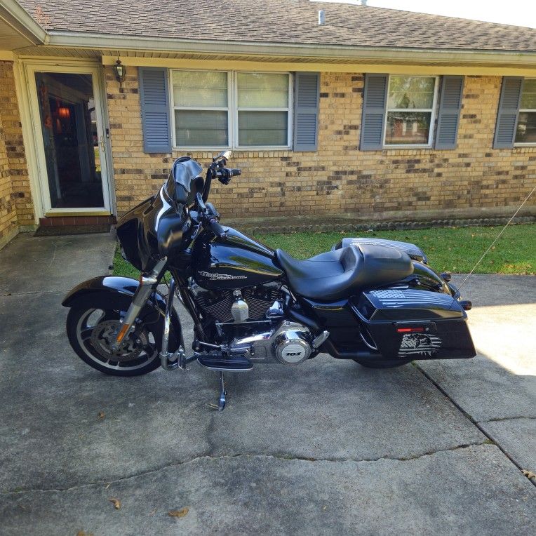 2013 Harley Davidson FLHX