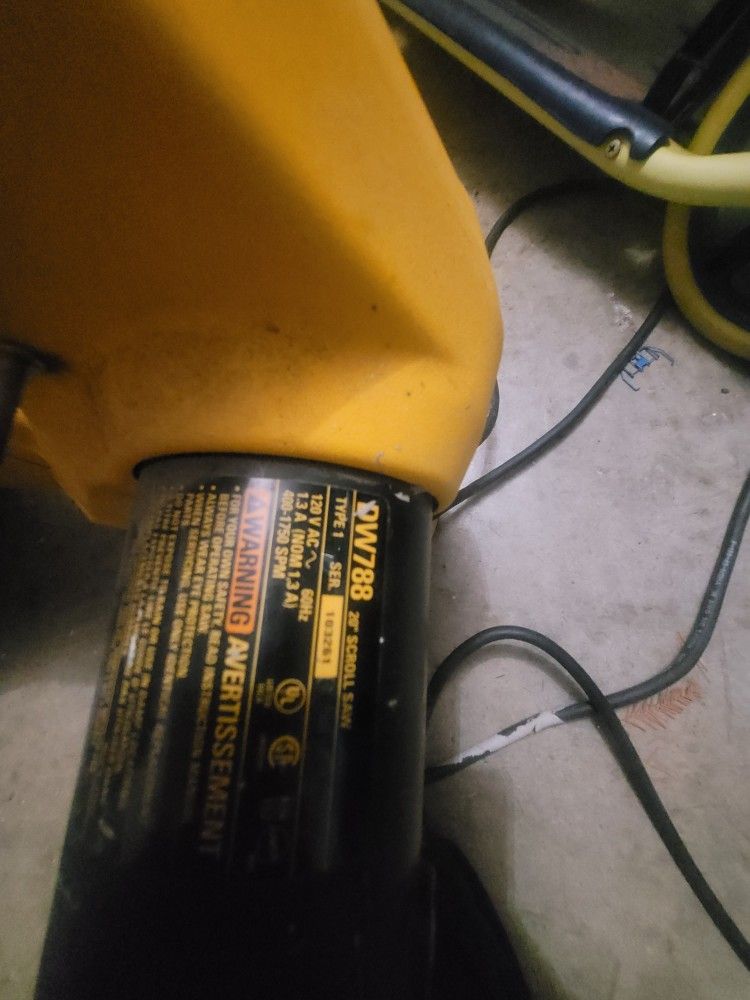 DEWALT DW788 20" VariableSpeed Scroll Saw, Used for Sale in Mansfield