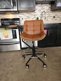 Adjustable drafting chair