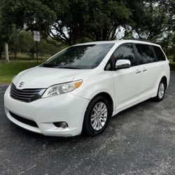 2015 TOYOTA SIENNA VAN 