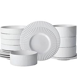 Brand New 

DOES NOT COME WITH TOYS JUST THE KITCHEN! 

- Oven, cabinet, freezer, refrigerator and microwave doors open and close 

- Working knobs on