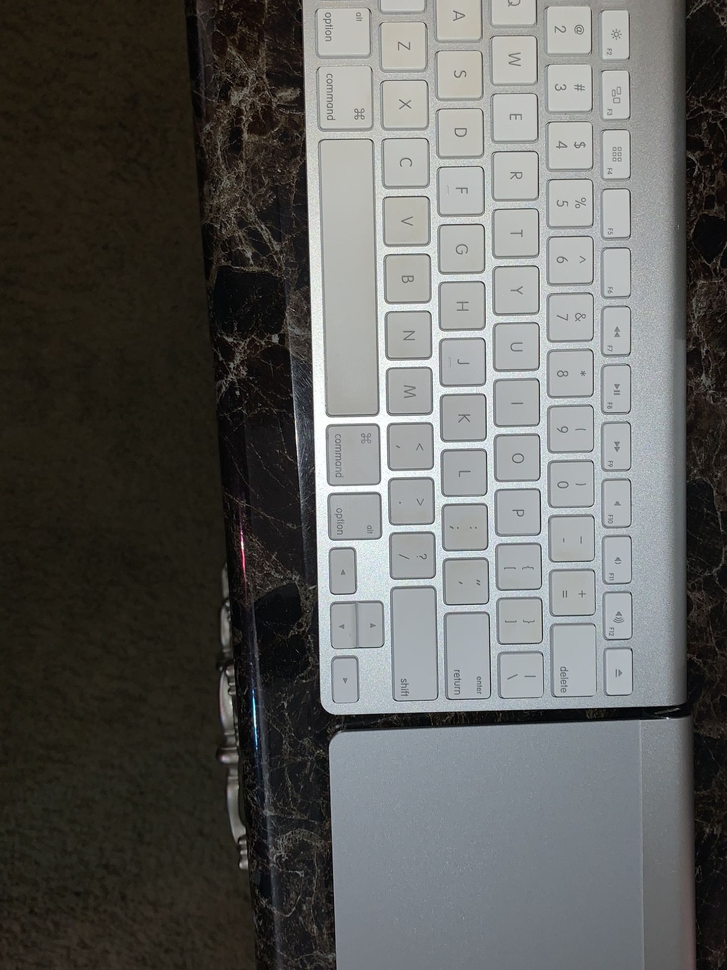 Apple Desk Top Keyboard With Mouse
