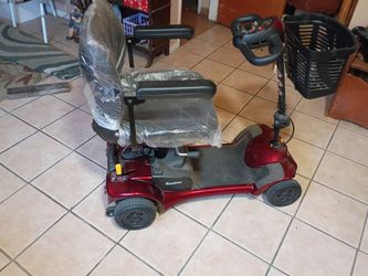 BRAND NEW 4 WHEEL MOBILITY SCOOTER  STILL MEW DIDN'T GET ANY USE MAYBE .05 HOURS