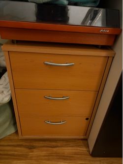 Set of 2 Wooden Nightstands / Bedside Cabinets with Drawers – Used