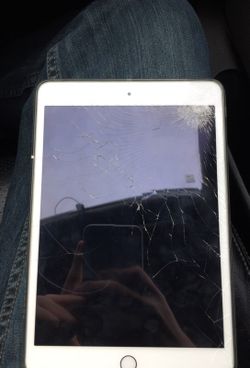 iPad mini 3 (For Parts)
