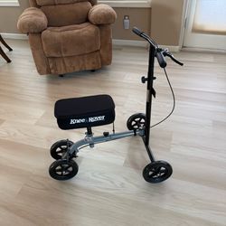 KneeRover Steerable Knee Medical Scooter With Soft Knee Pad