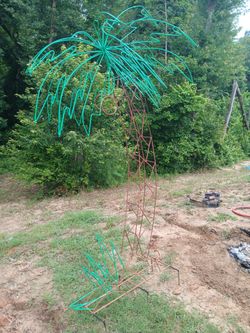Wire palm tree