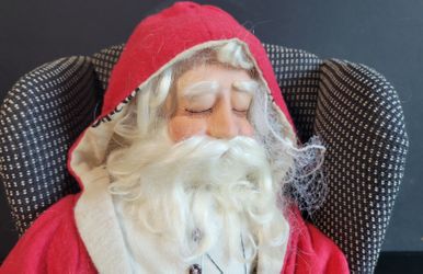 World Gallery Dolls & Collectibles Sleeping Santa HS4603