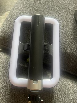 Foldable tripod with ring light