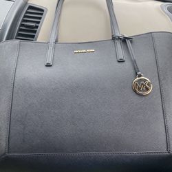 Michael Kors Purse 125$