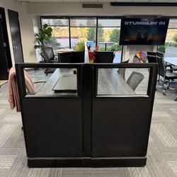 Black And Grey modern Cubicle With Glass Dividers