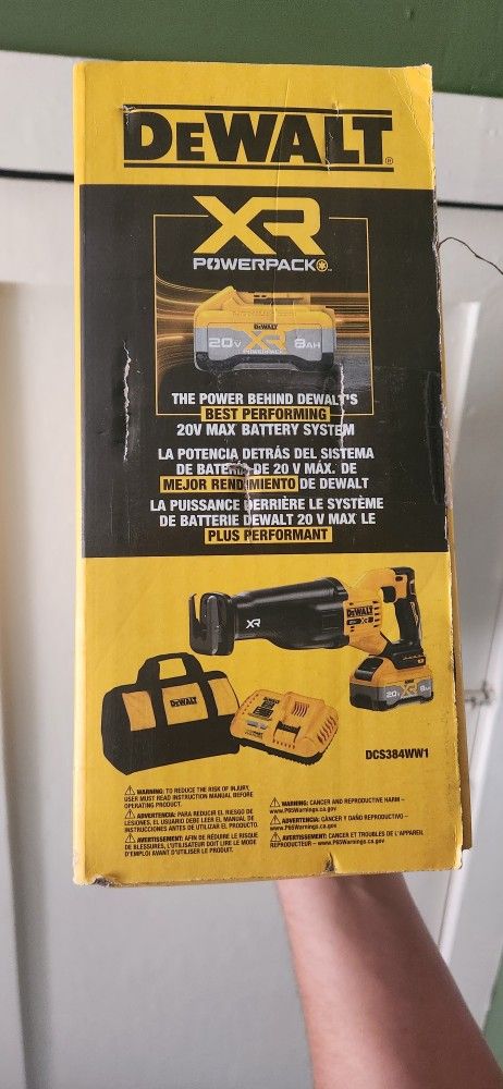 Dewalt Reciprocating Saw With 8 Ah Battery Fast Charger And Bag