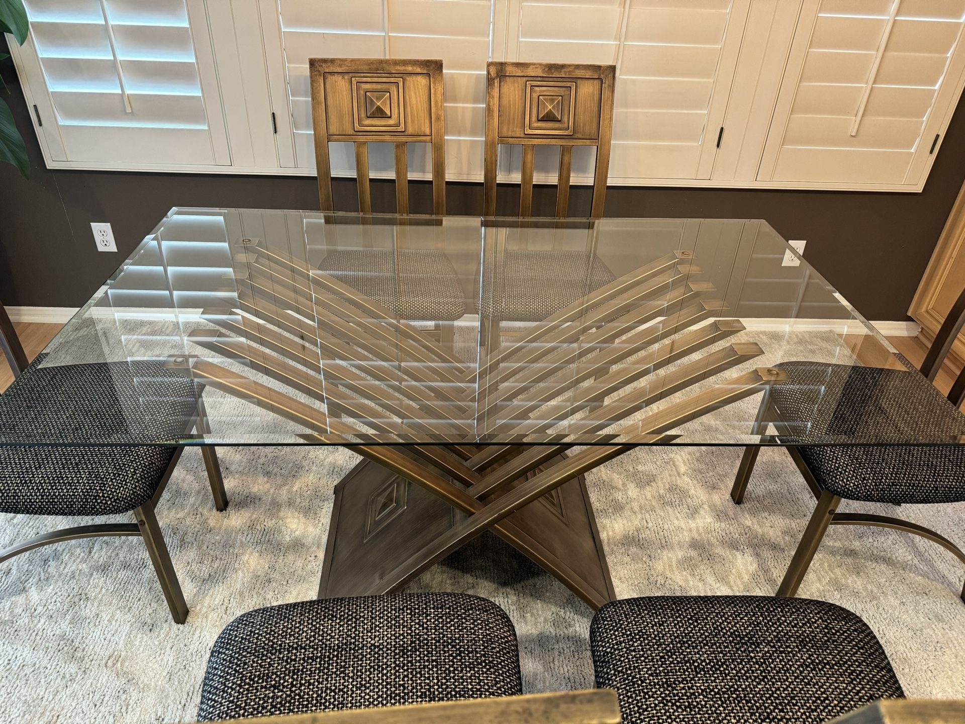 Dining Table And 6 Chairs 