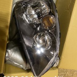 Nissan Altima Passenger Headlight 