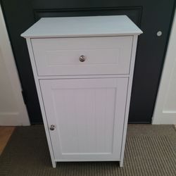 🔥 White Bathroom Storage Cabinet Nightstand Side Table Organizer Drawer Shelf Small Space Furniture 👀

✨ Overall pre-owned condition.

💲 Originally