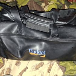 Budget leather travel bag.

Size  : 22 x9.5x9