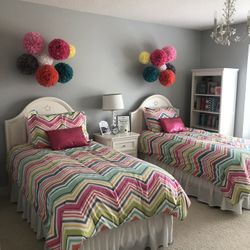 Pottery Barn Teen Duvet Covers, Shams, Matching Flower Balls 