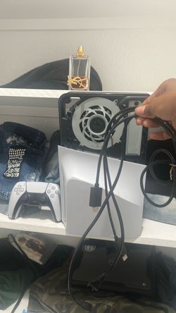 PS5 CONSLE + CONTROLLER —400 OBO